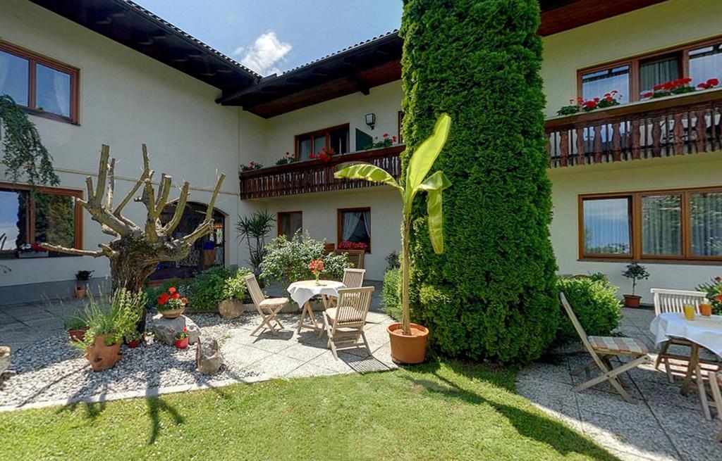 Beautyfarm Landhaus Servus Фельден-ам-Вёртер-Зе Экстерьер фото