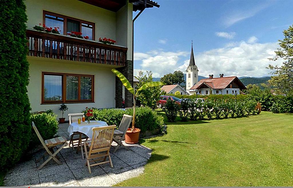 Beautyfarm Landhaus Servus Фельден-ам-Вёртер-Зе Экстерьер фото