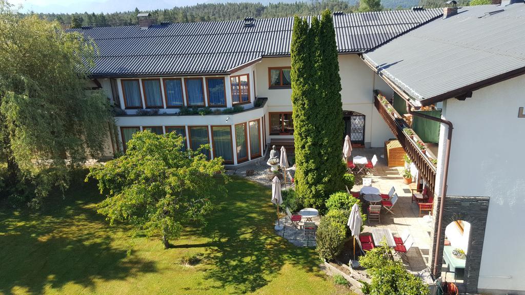 Beautyfarm Landhaus Servus Фельден-ам-Вёртер-Зе Экстерьер фото